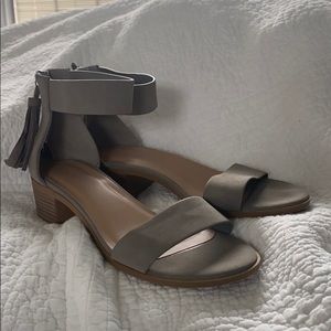 City Classified Size 10 Chunk Heels